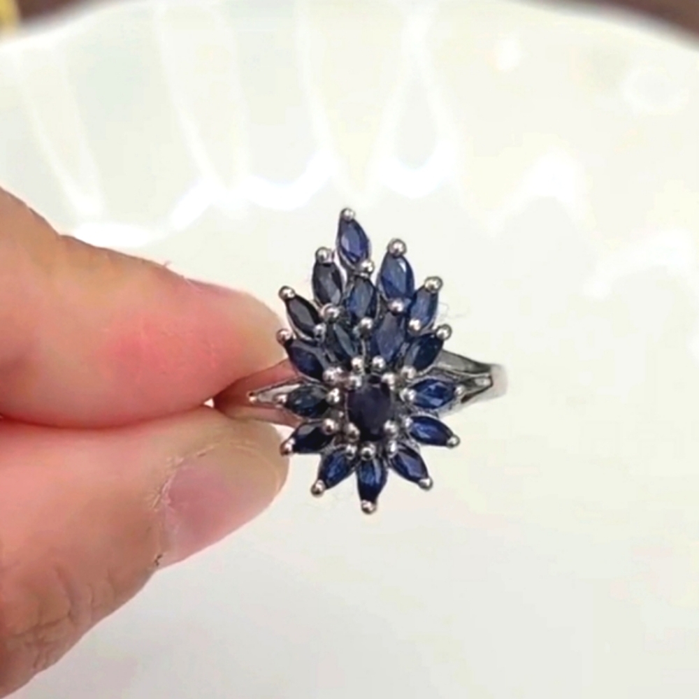 Gorgeous Vintage Sterling Silver Blue Crystal Cluster Cocktail Ring 6.25